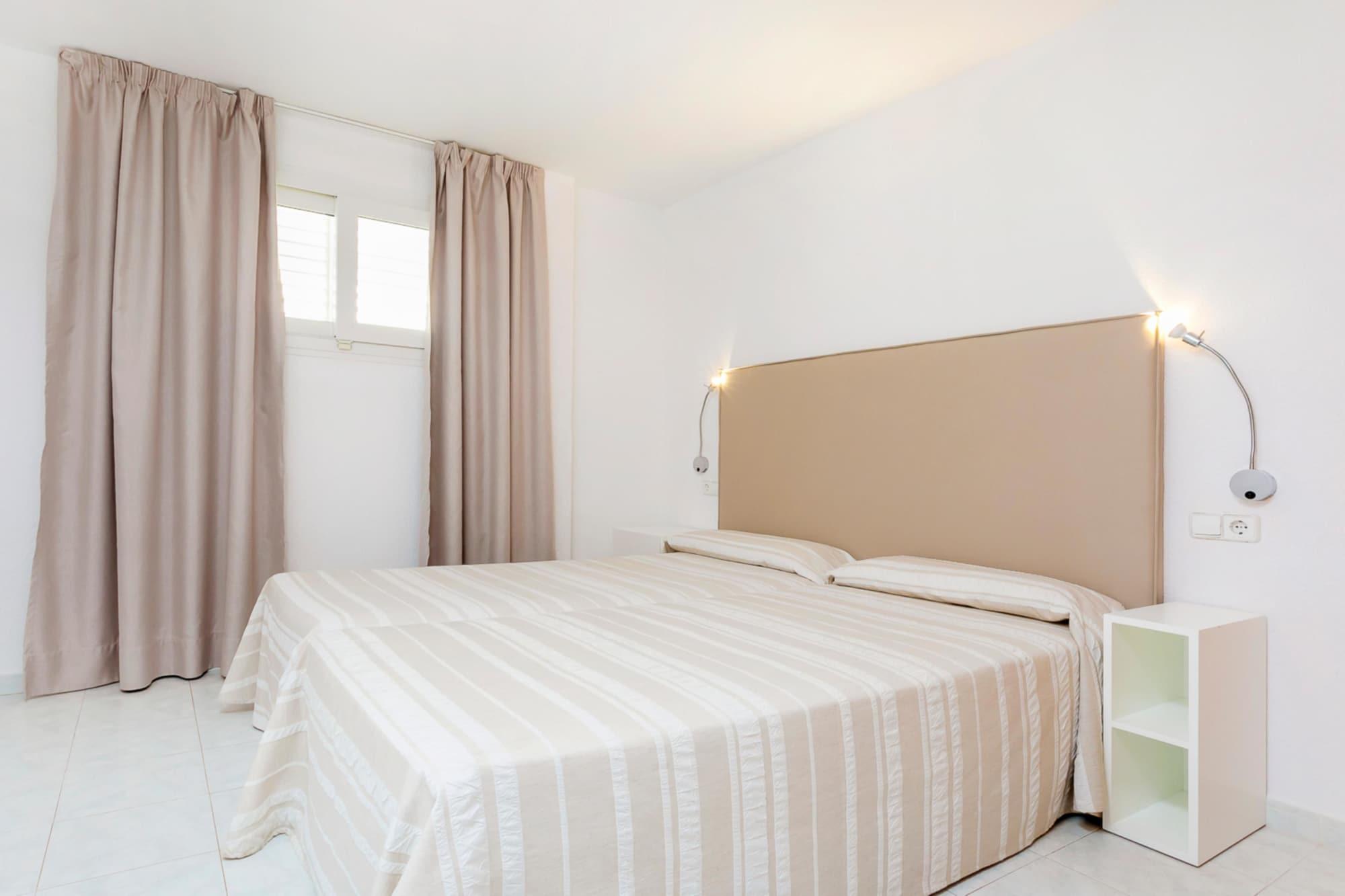 Aparthotel Duquesa Playa Santa Eularia des Riu Zewnętrze zdjęcie
